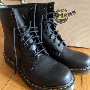 Dr. Martens 1460 smooth black boot